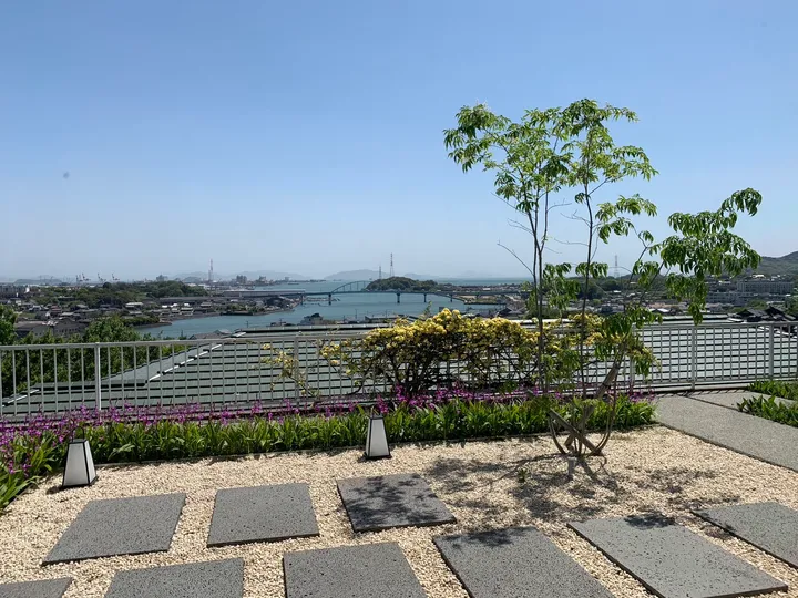 瀬戸内海と橋の全景